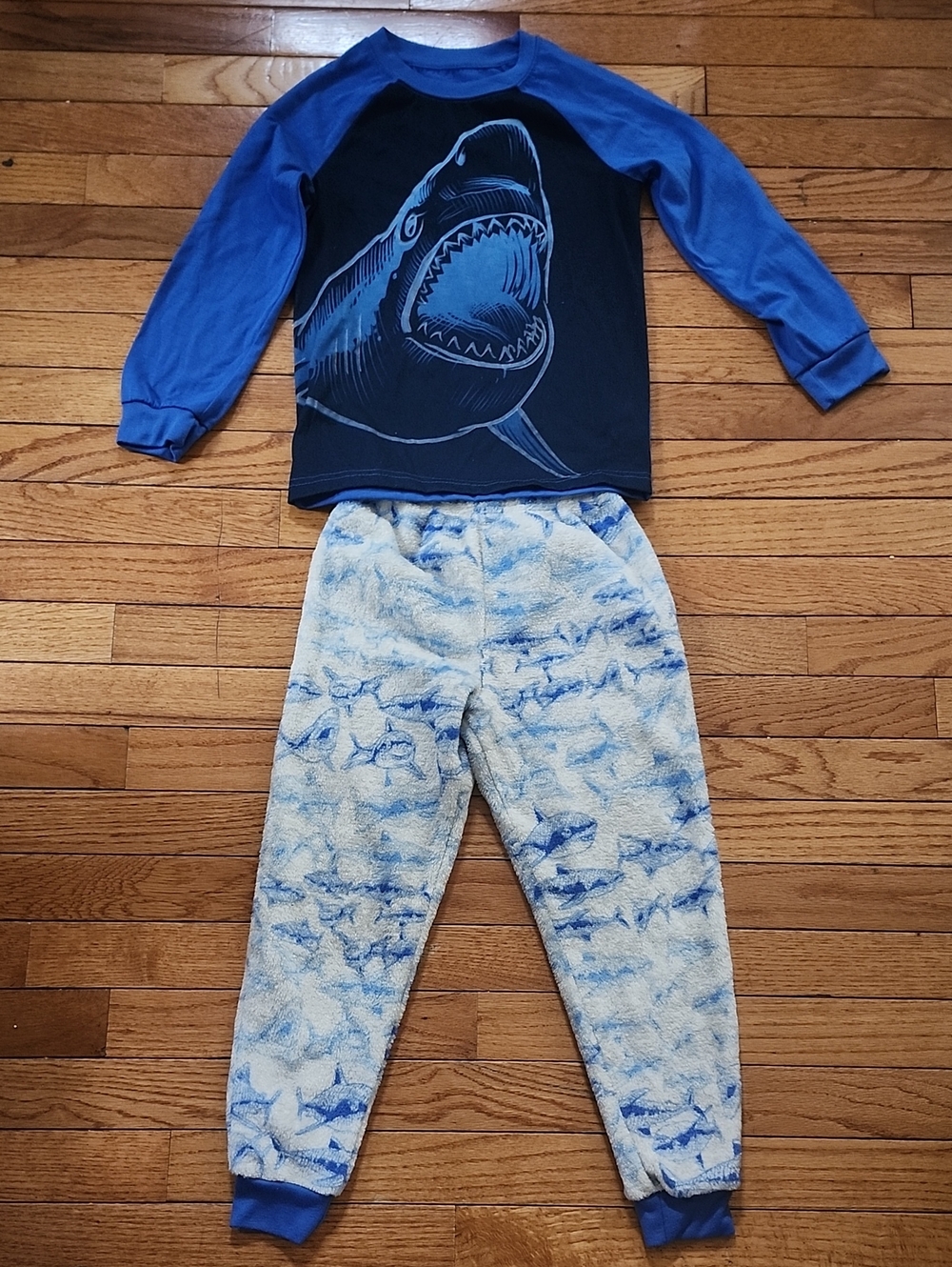 LIKE NEW! Wonder Nation Boy's Blue Shark Raglan Pajama Set: Small 6/7